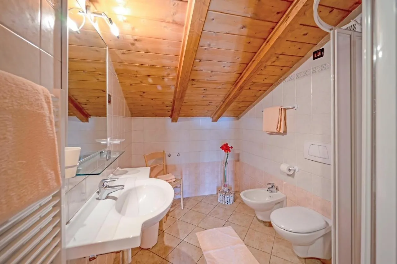Livigno Chalets 0*,  Италия